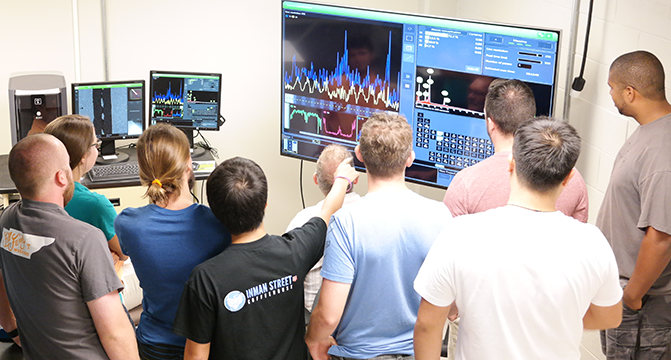 Materials Science lab class at UTK using the Phenom scanning electron microscope (SEM)